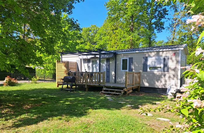 Le Cottage Nature — Trois chambres dont une suite parentale, une pergola et 700 m² de jardin clos.